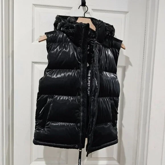 Aritzia the super puff™ vest - Picture 8 of 16